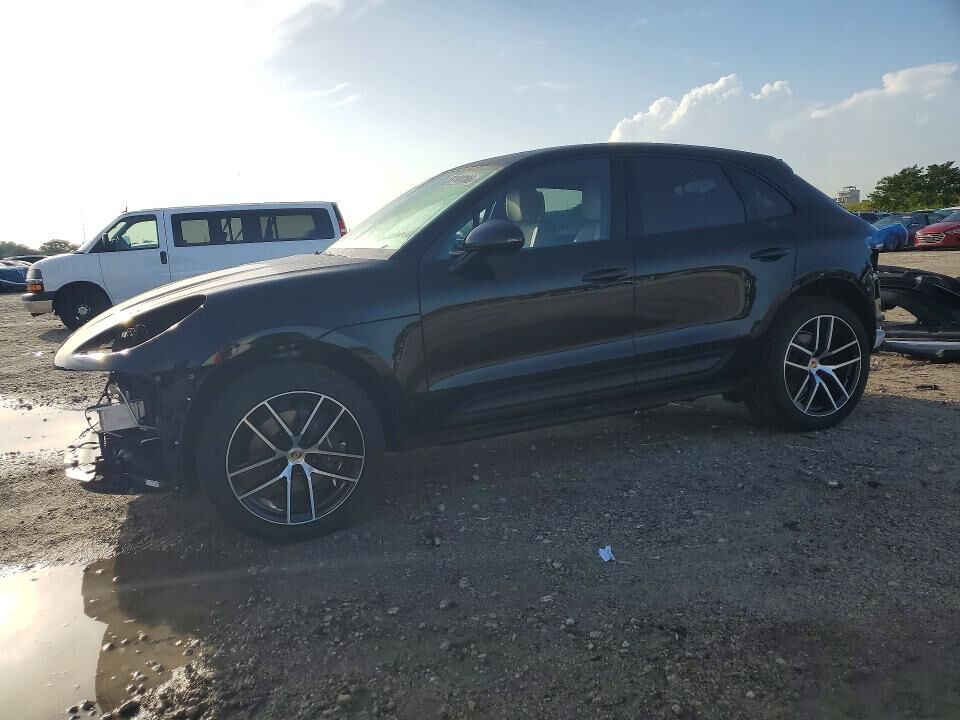 2026 PORSCHE Macan