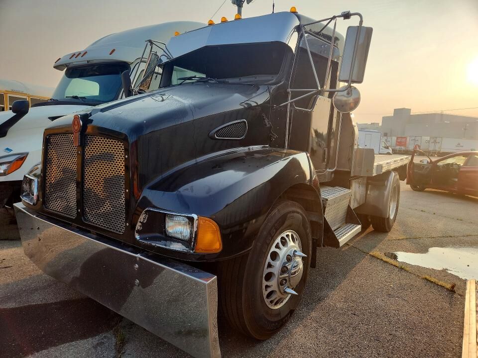 2004 KENWORTH T300