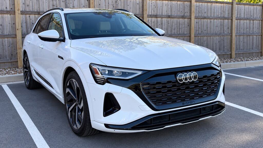 2024 AUDI Q8
