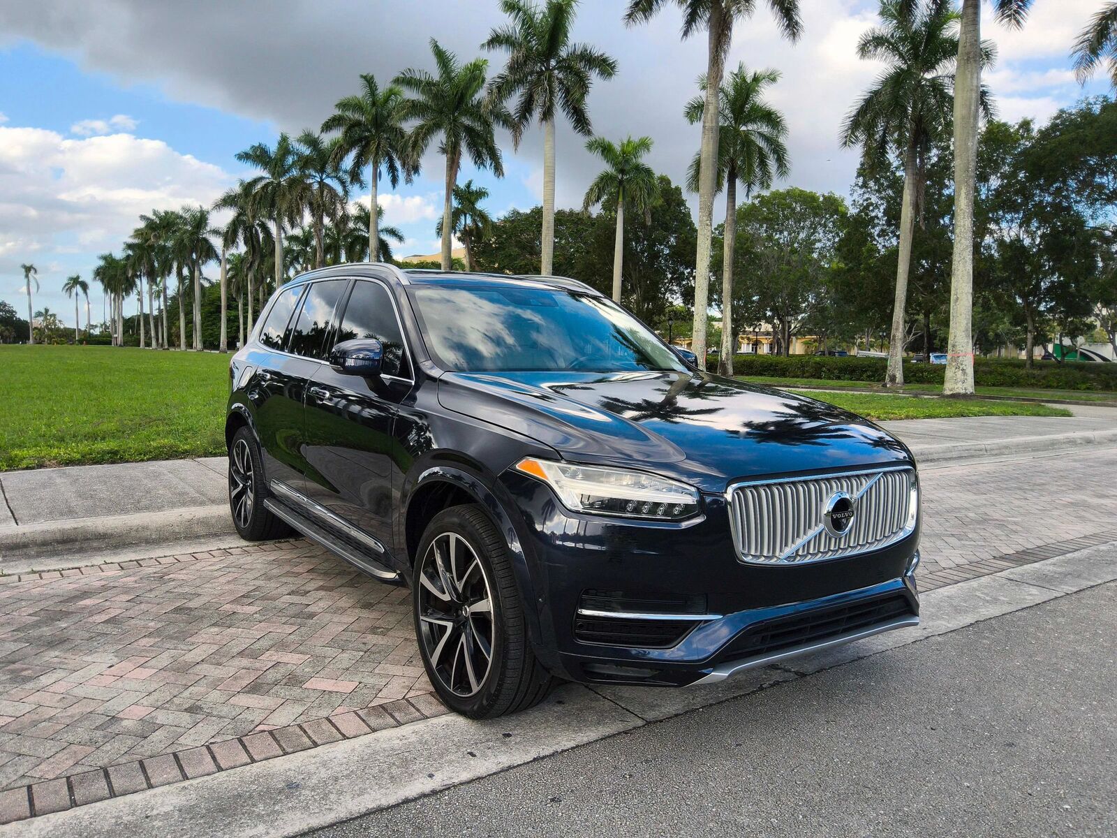 2019 VOLVO XC90