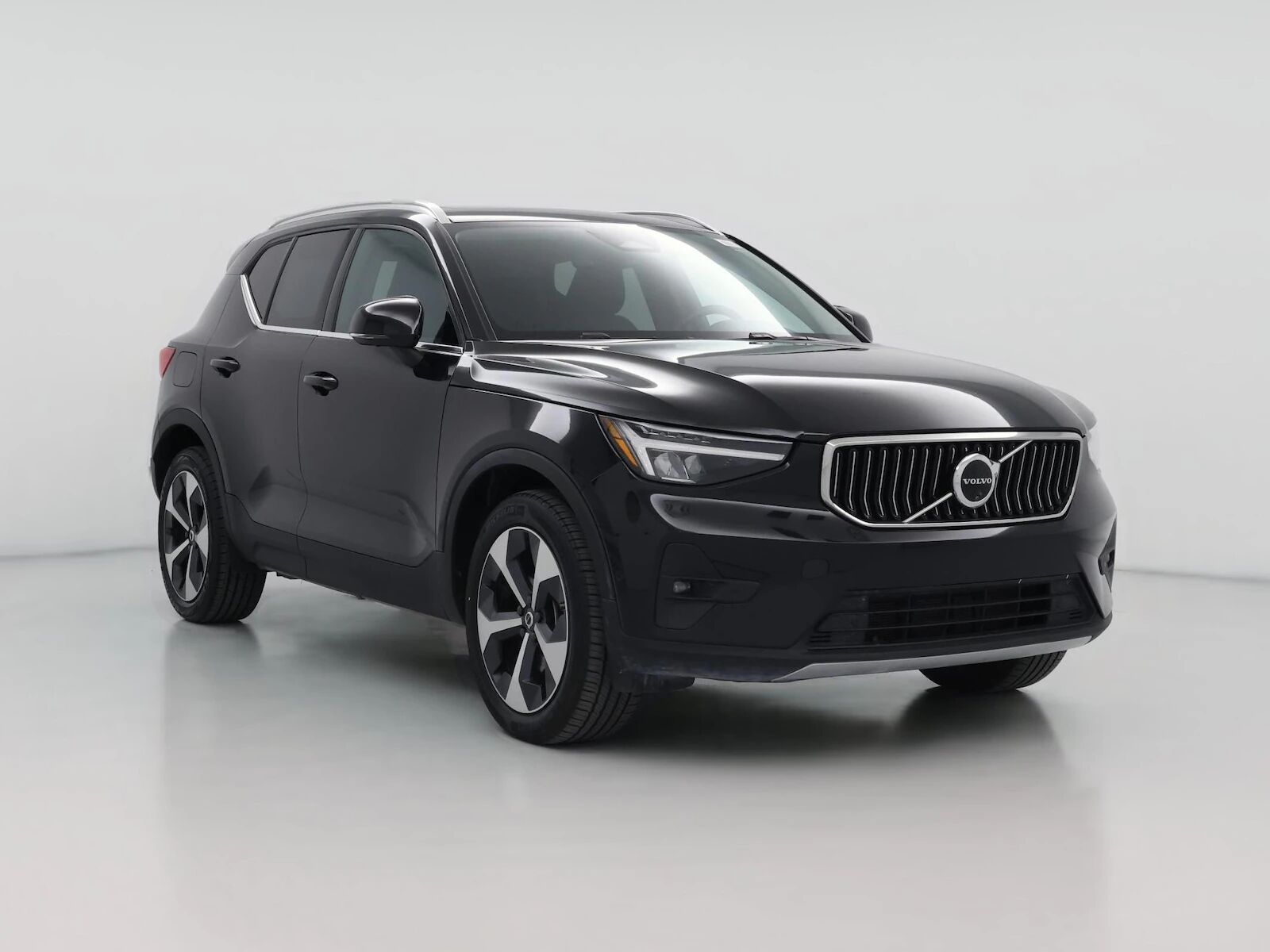 2025 VOLVO XC40