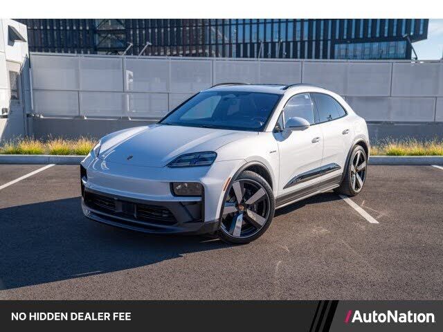 2026 PORSCHE Macan
