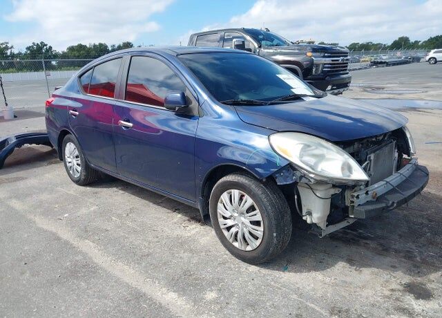 2013 NISSAN Versa