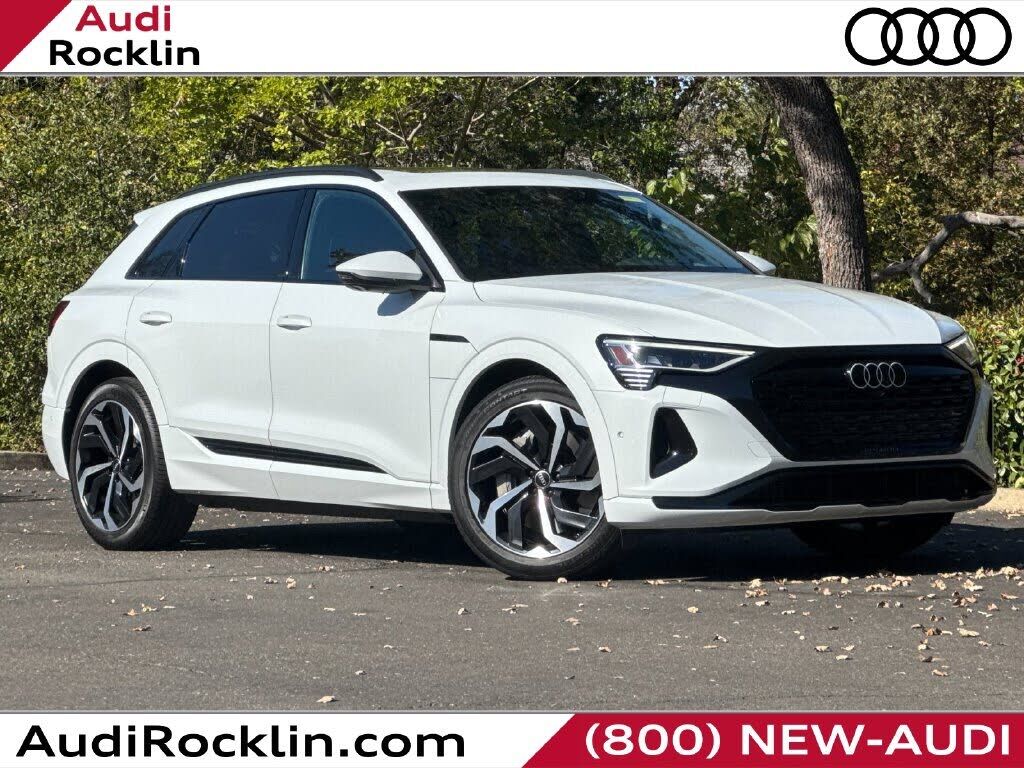 2024 AUDI Q8