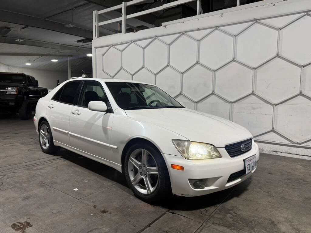 2004 LEXUS IS
