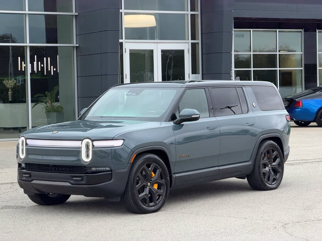 2025 RIVIAN R1S