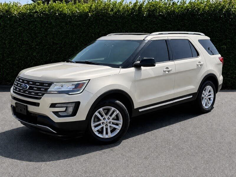 2017 FORD Explorer