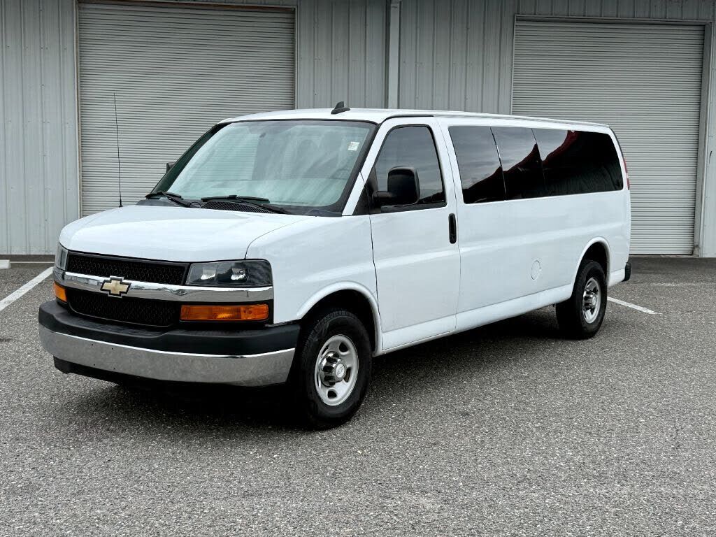 2017 CHEVROLET Express