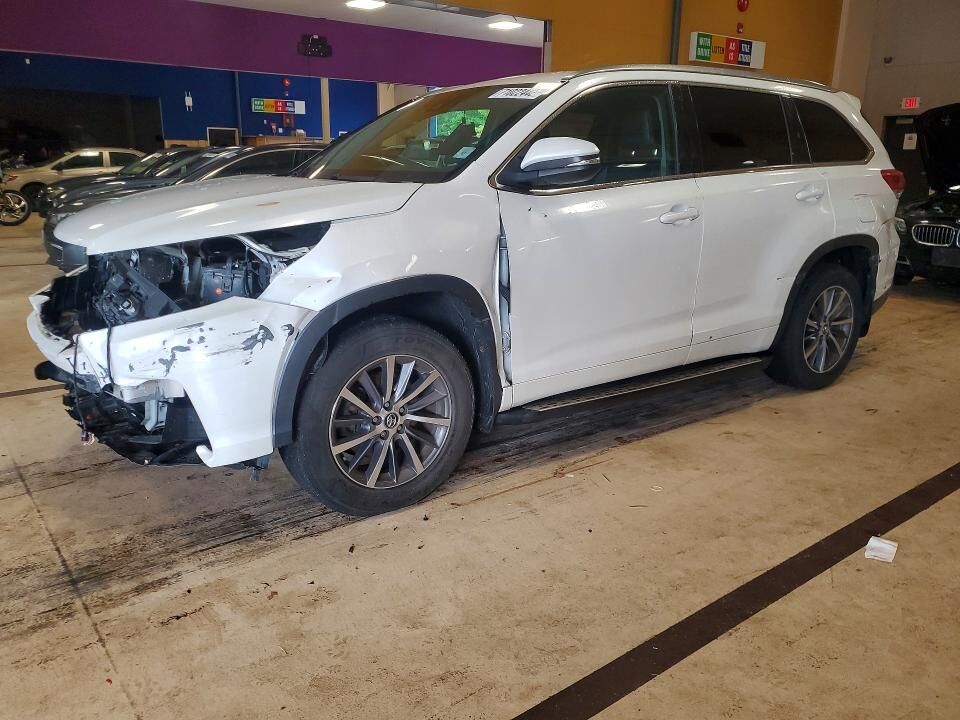 2017 TOYOTA Highlander