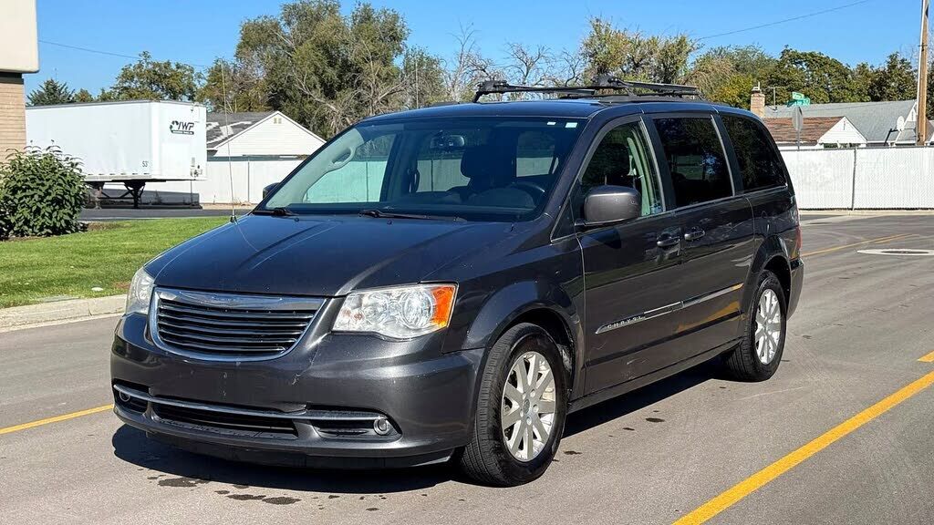 2016 CHRYSLER Town and Country