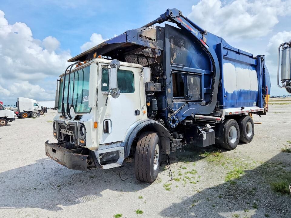 2018 MACK MRU