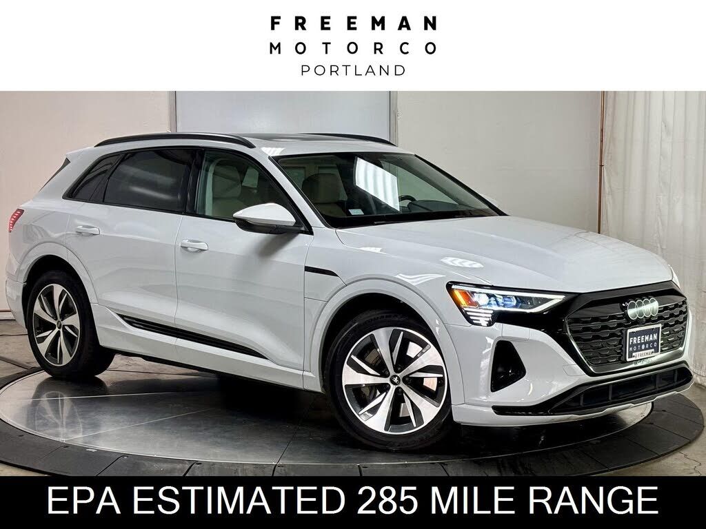 2024 AUDI Q8