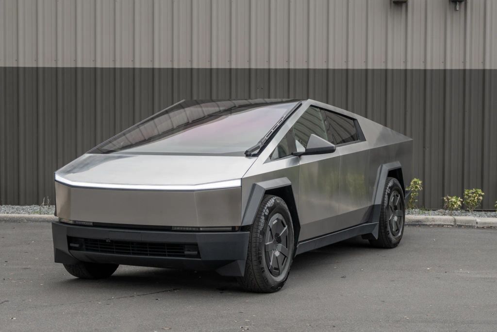 2025 TESLA Cybertruck