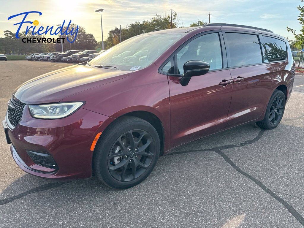 2023 CHRYSLER Pacifica