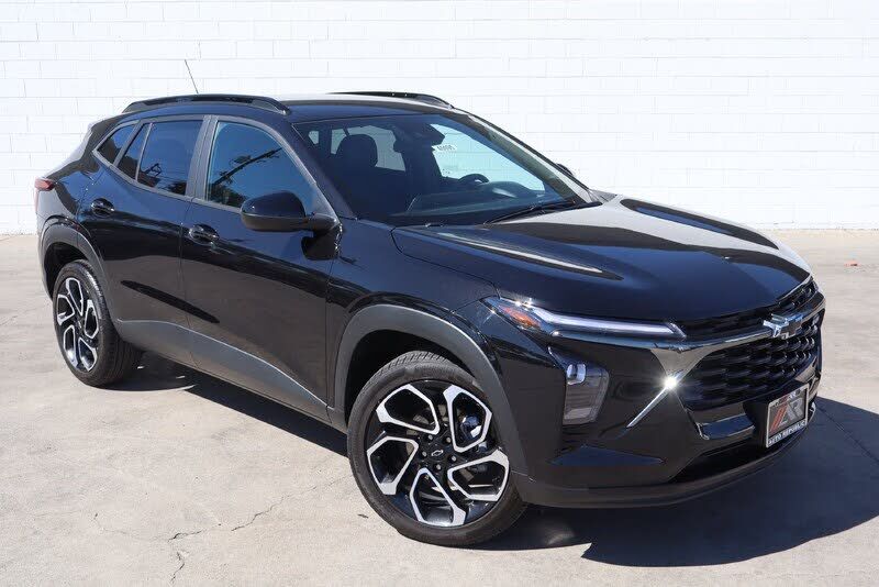 2025 CHEVROLET Trax