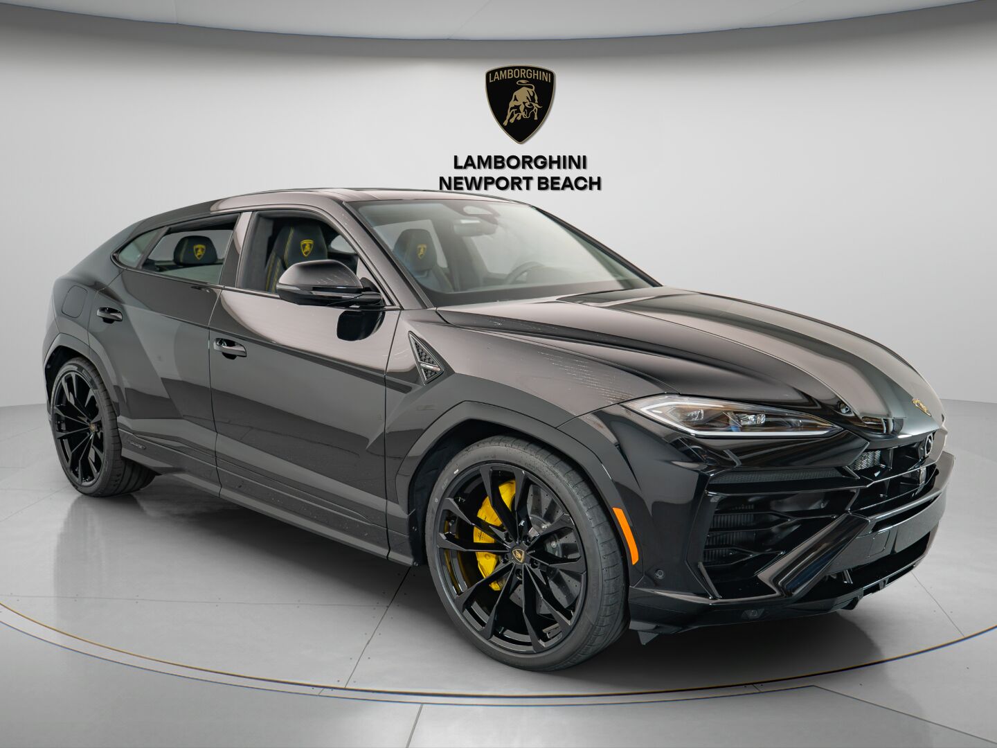 2026 LAMBORGHINI URUS