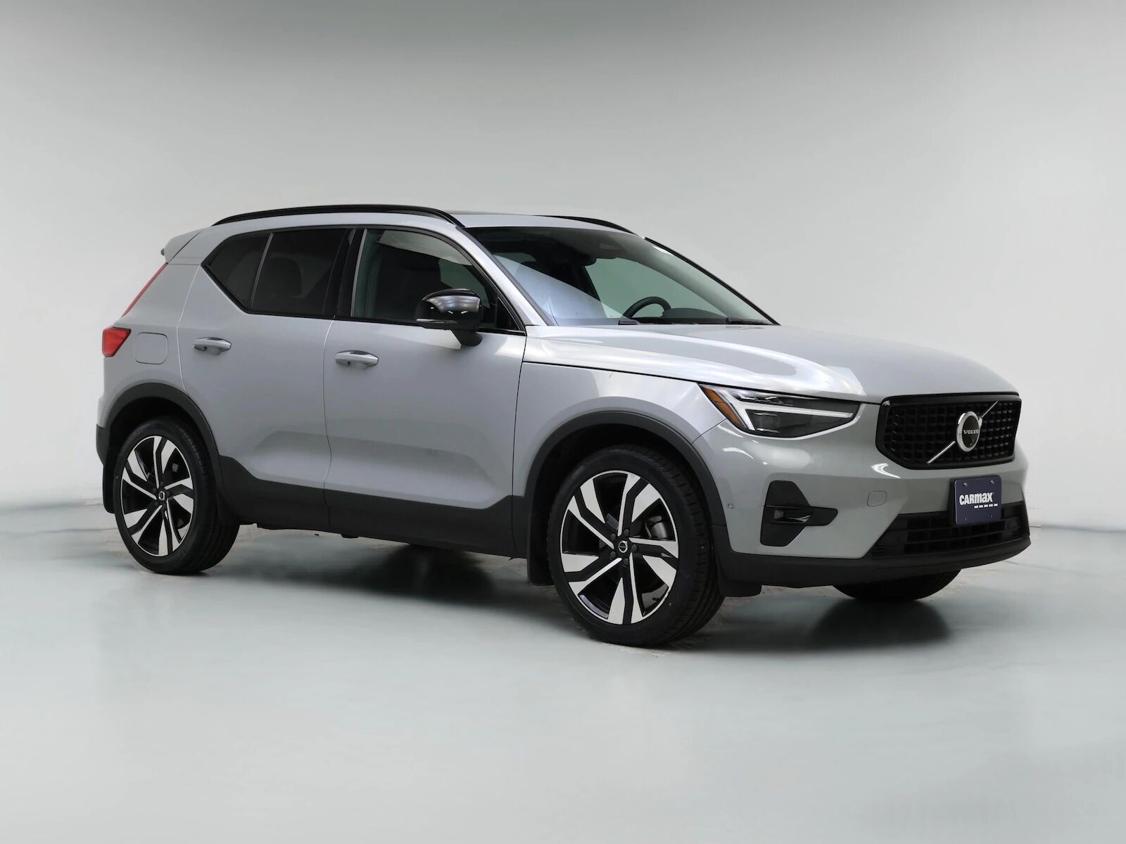 2024 VOLVO XC40