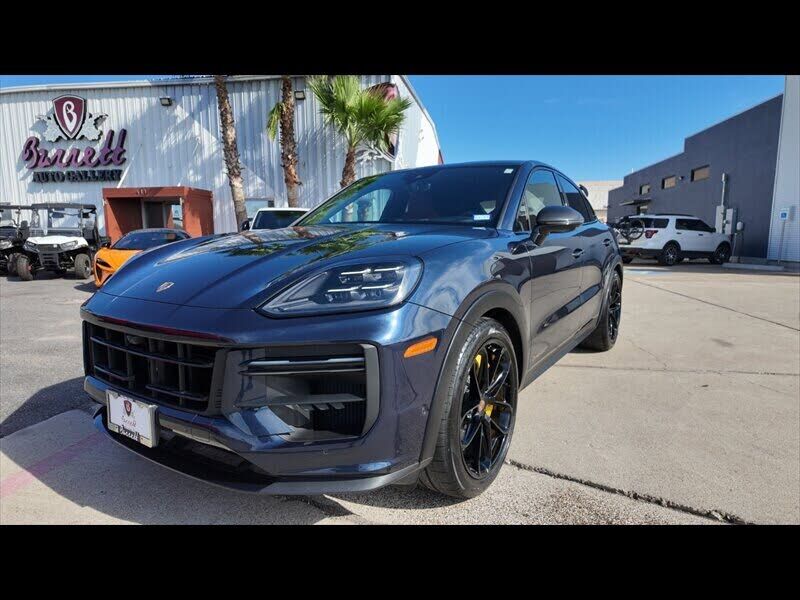 2025 PORSCHE Cayenne