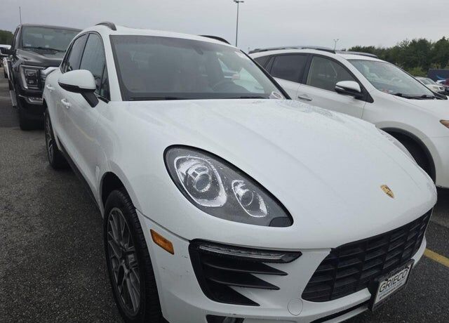 2016 PORSCHE Macan