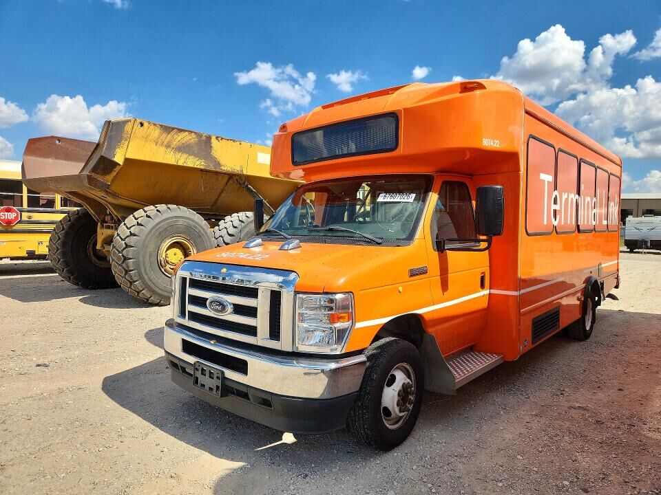 2022 FORD E-450