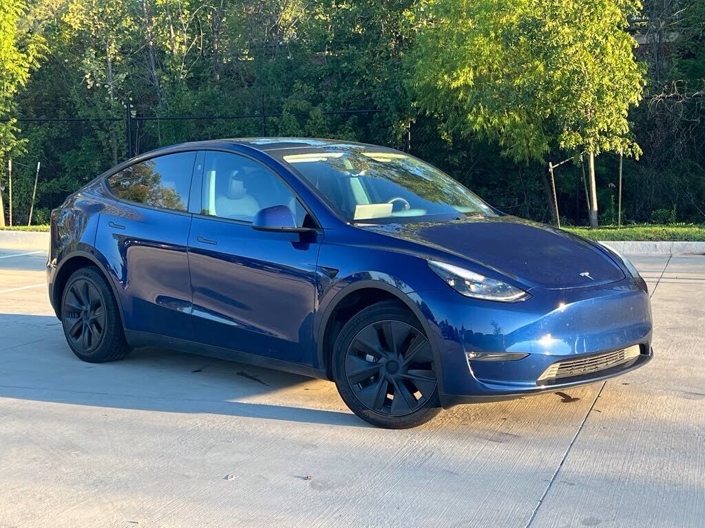 2024 TESLA Model Y