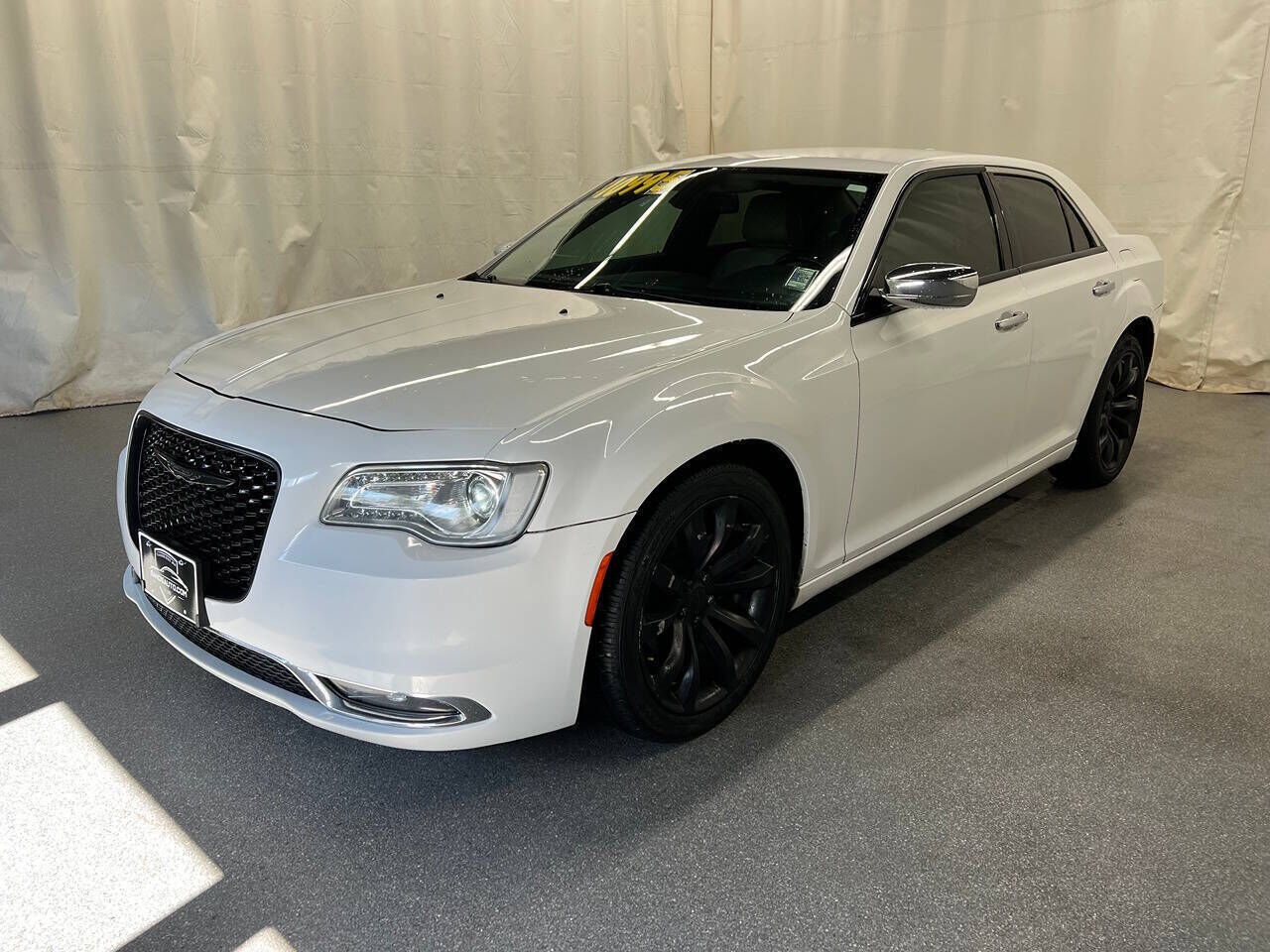 2019 CHRYSLER 300