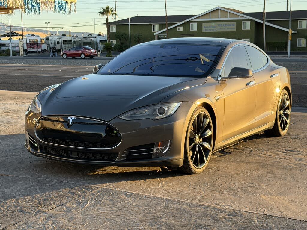 2015 TESLA Model S