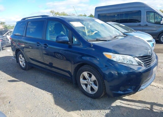2012 TOYOTA Sienna