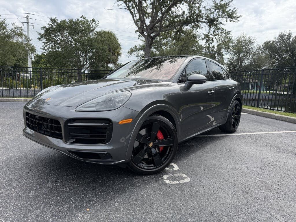 2022 PORSCHE Cayenne
