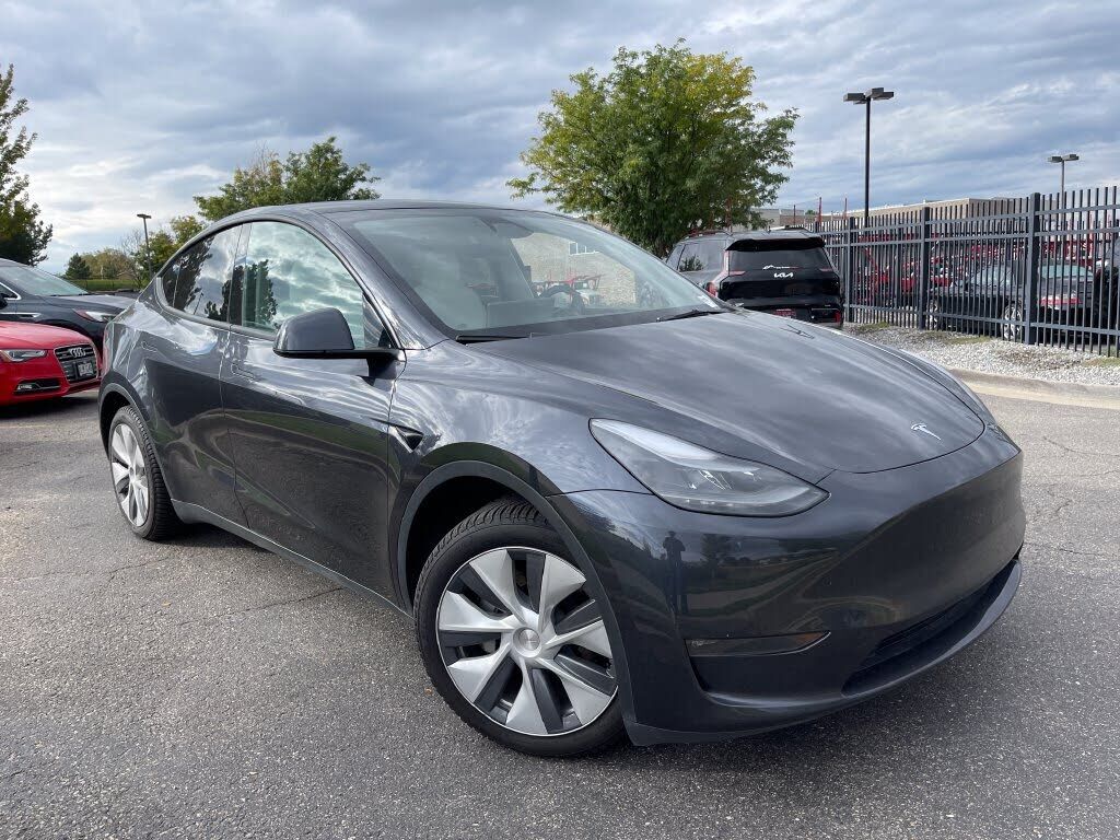 2024 TESLA Model Y