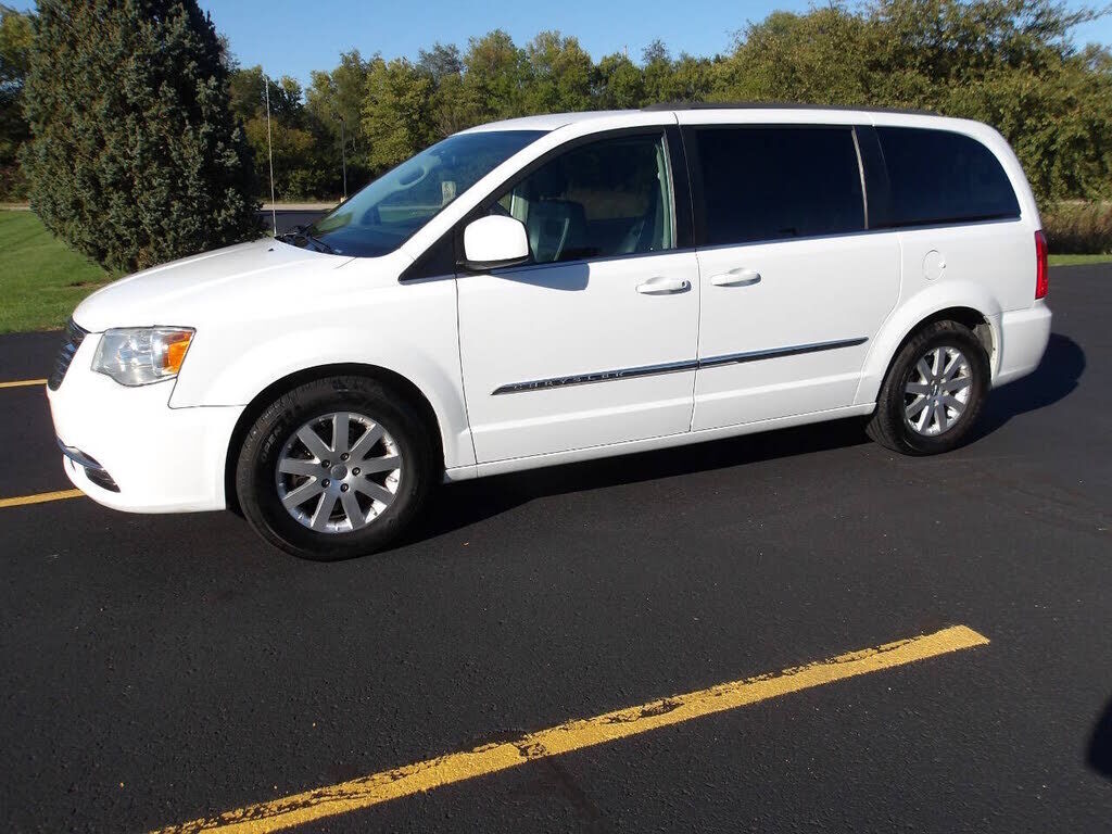 2016 CHRYSLER Town and Country