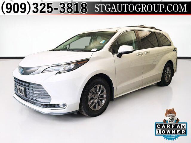 2024 TOYOTA Sienna
