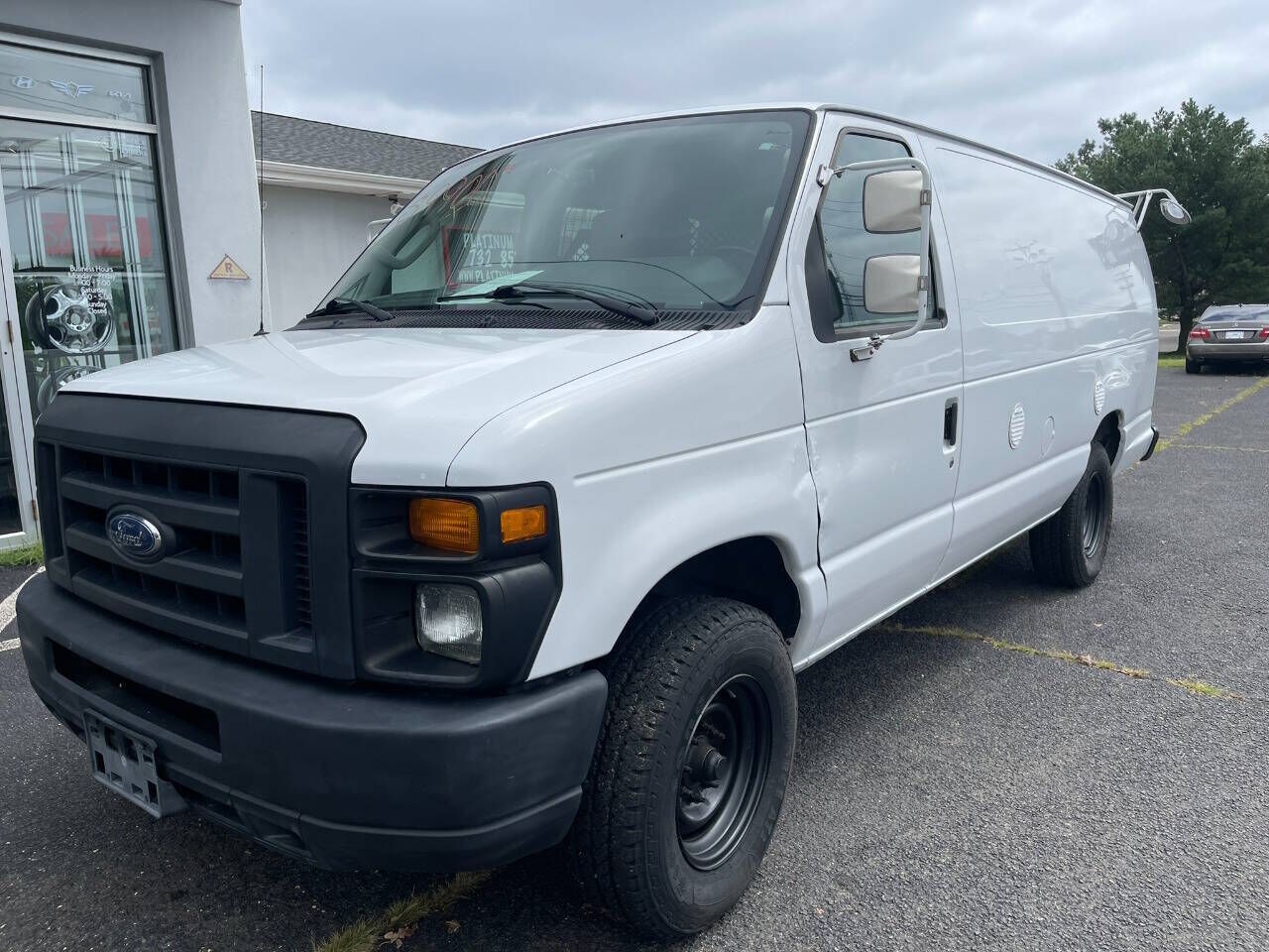 2013 FORD E-350