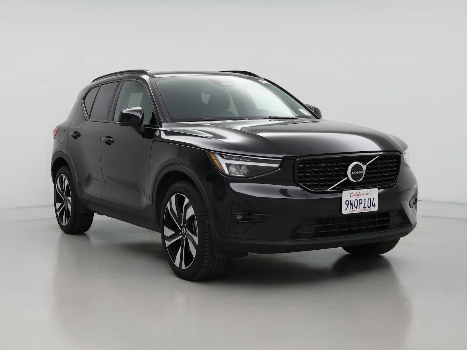 2025 VOLVO XC40