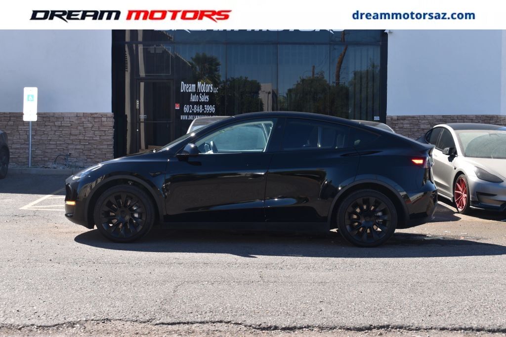 2025 TESLA Model Y