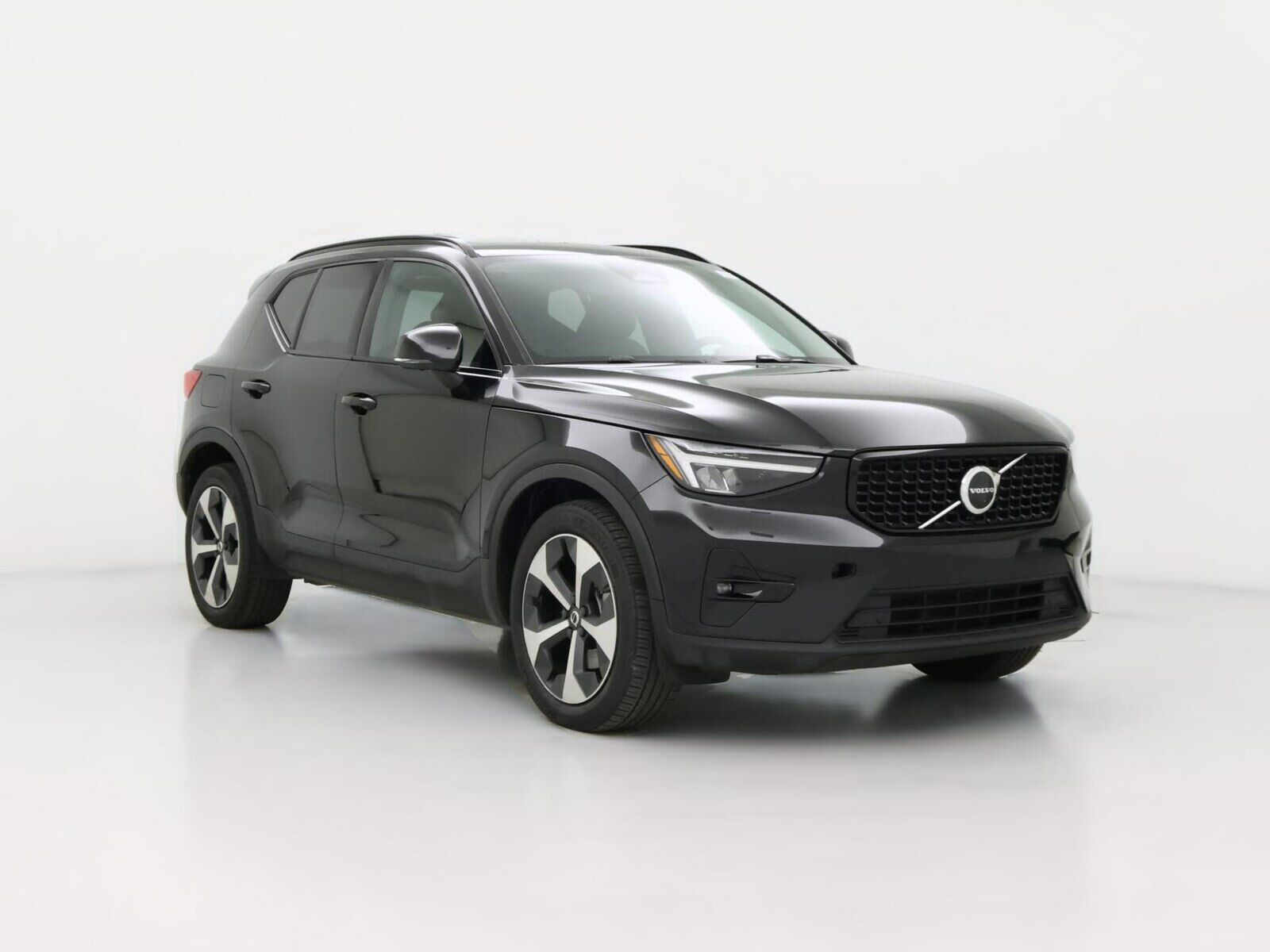 2023 VOLVO XC40