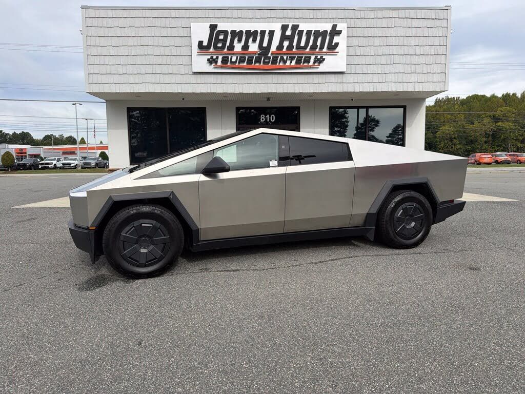 2024 TESLA Cybertruck