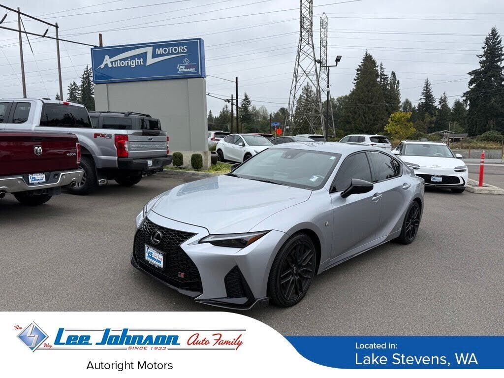 2021 LEXUS IS