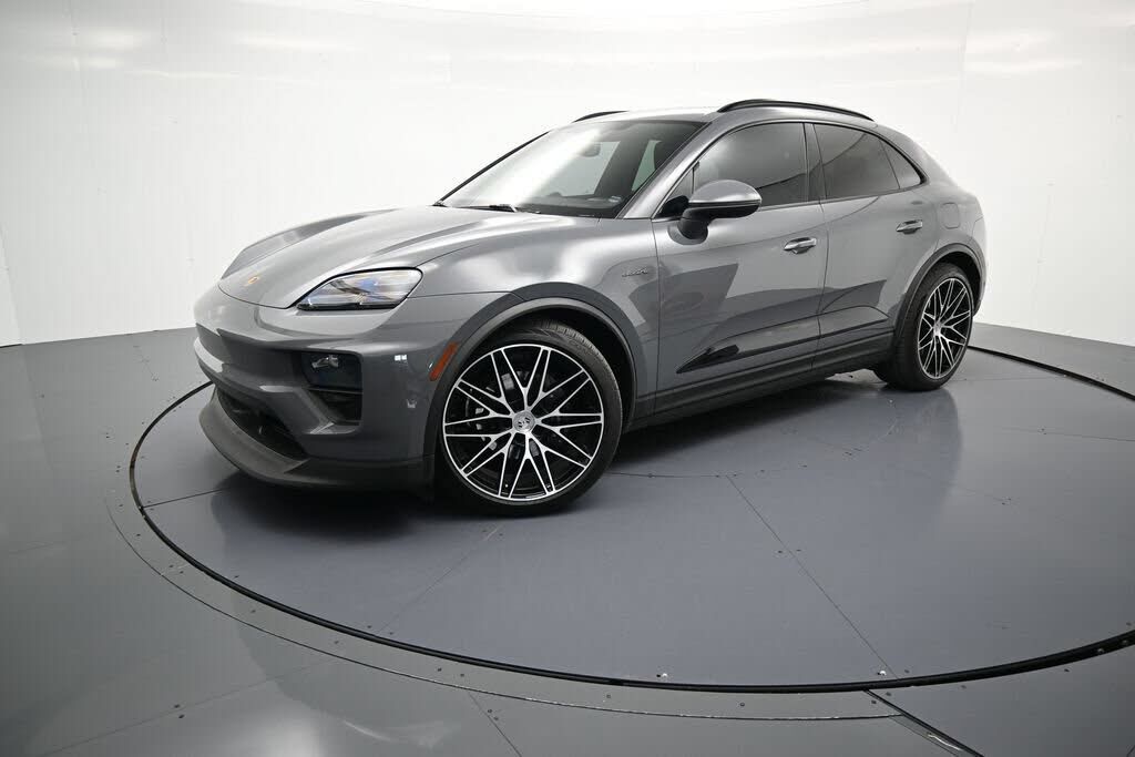 2025 PORSCHE Macan