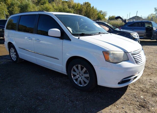 2014 CHRYSLER Town and Country