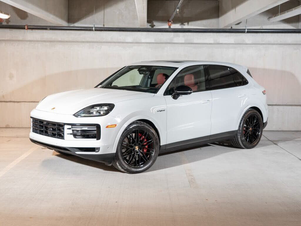2026 PORSCHE Cayenne
