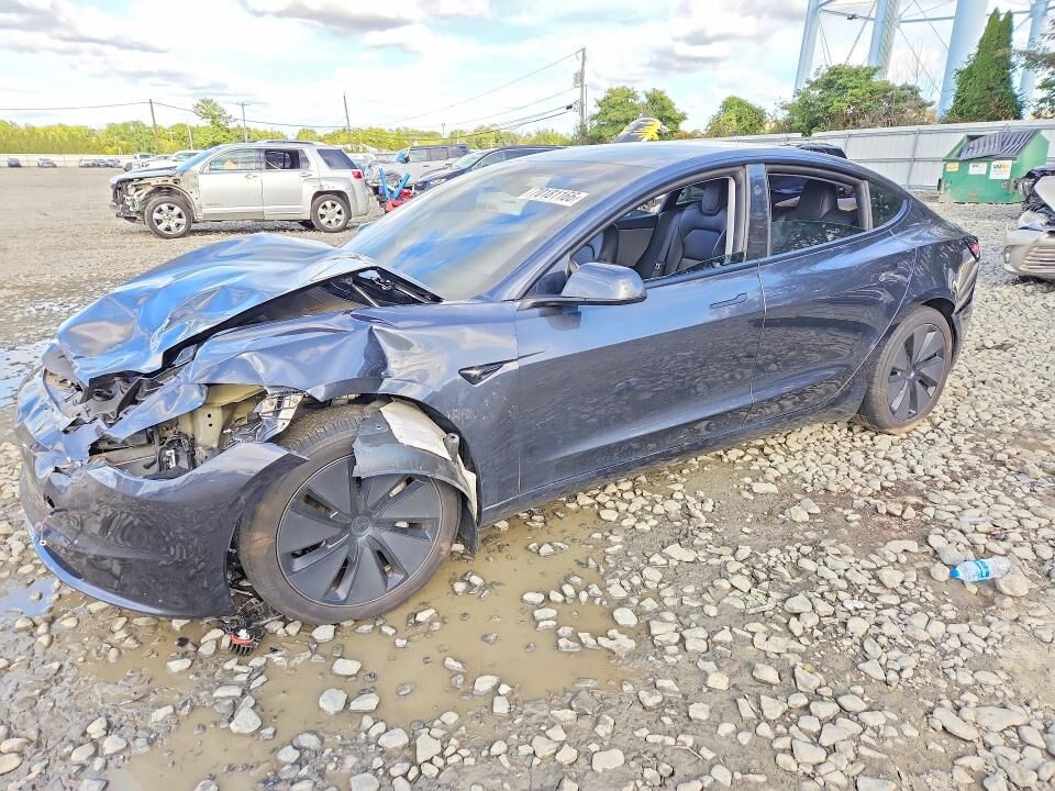 2024 TESLA Model 3