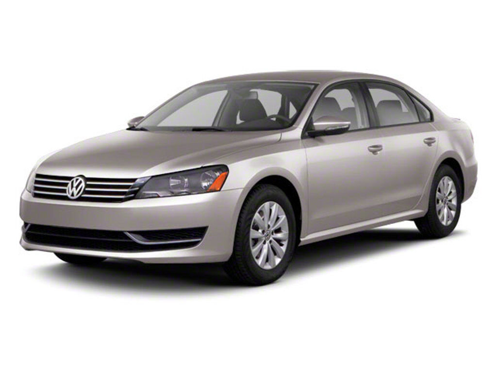 2013 VOLKSWAGEN Passat