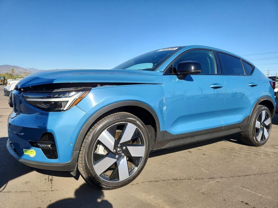 2023 VOLVO C40