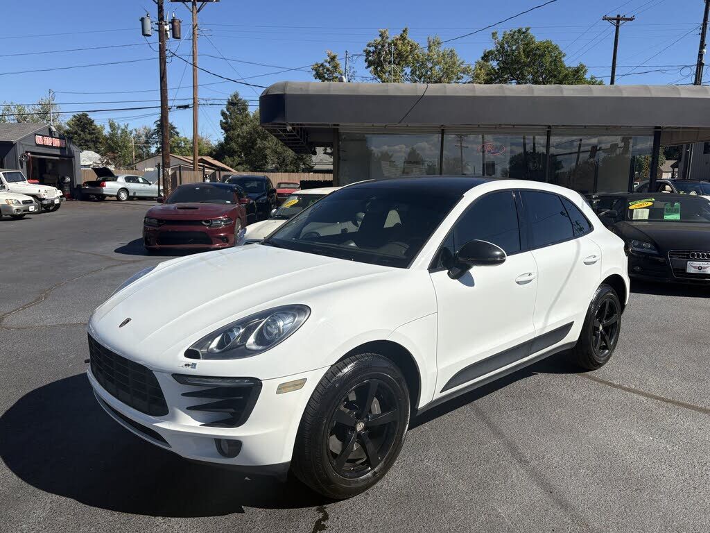 2017 PORSCHE Macan