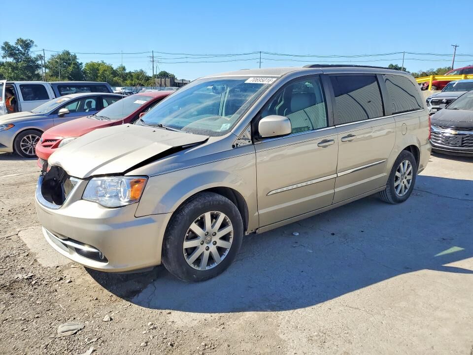 2013 CHRYSLER Town and Country