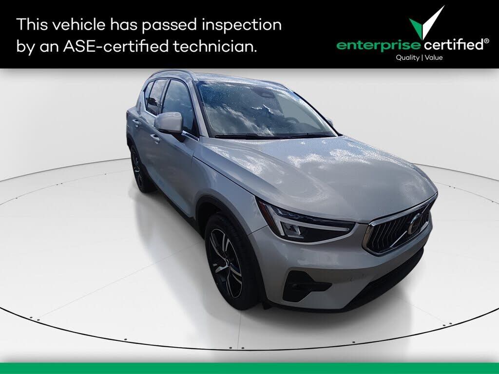 2023 VOLVO XC40