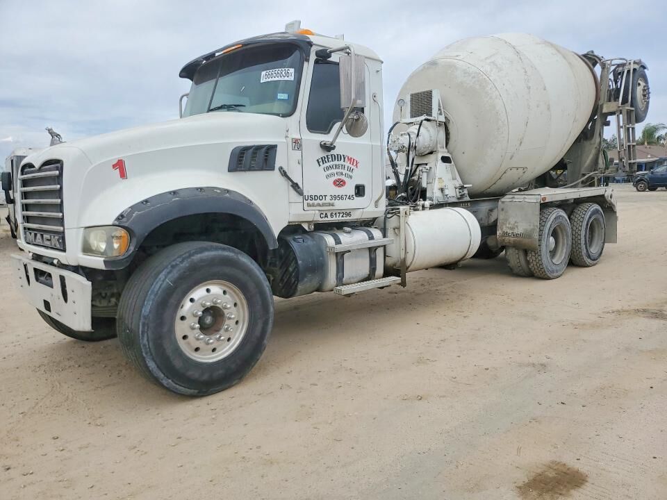 2014 MACK GU