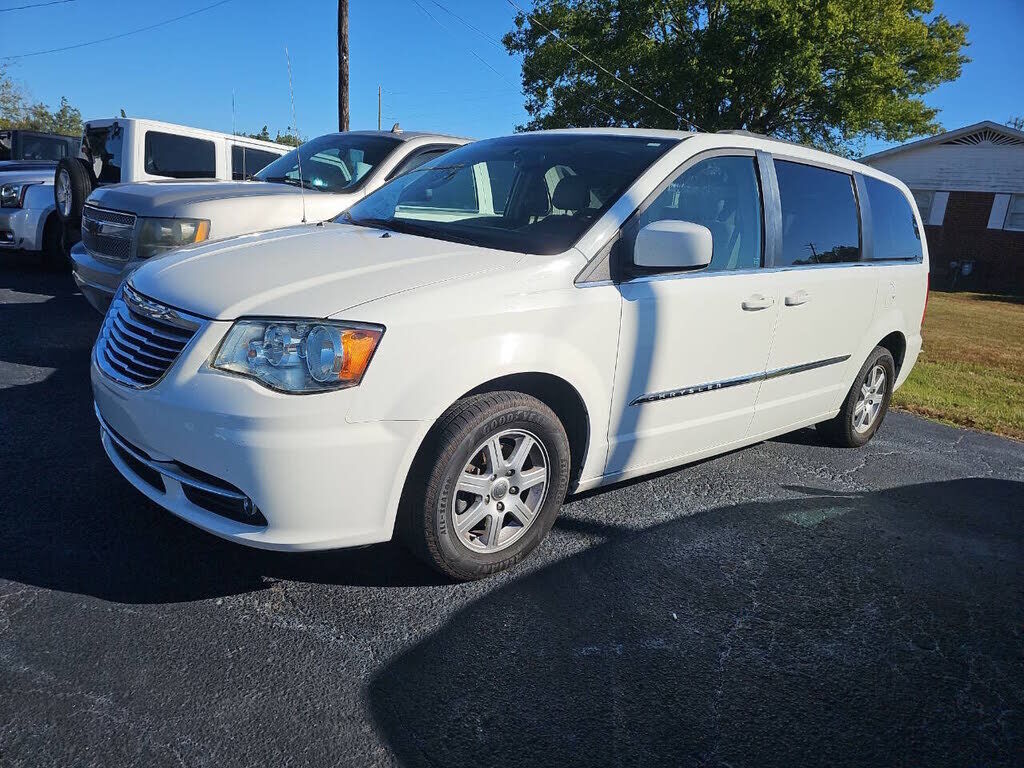 2013 CHRYSLER Town and Country