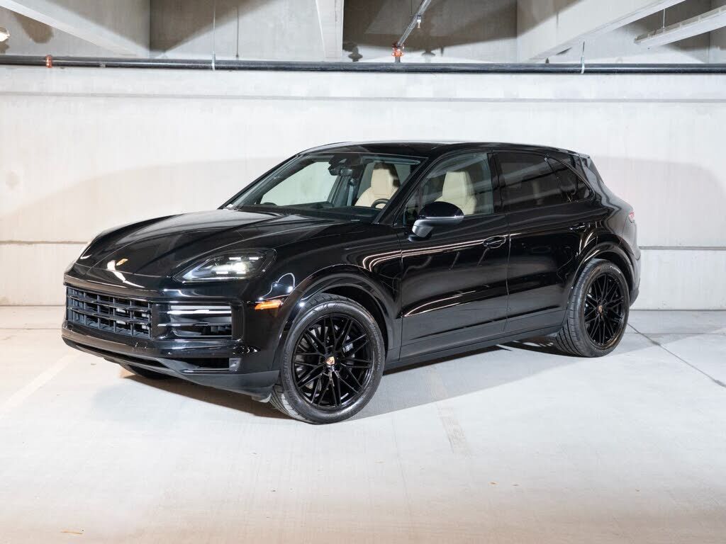 2024 PORSCHE Cayenne